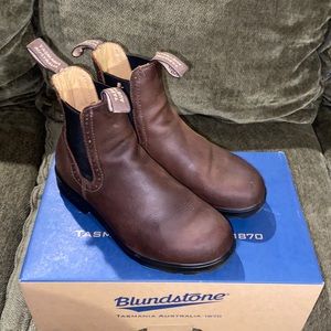 Brown blundstones size 7.5